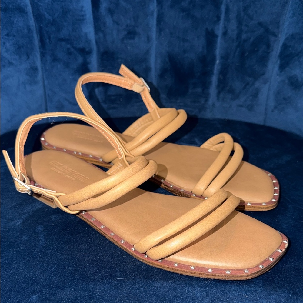 Cushionaire Memory Foam Tan Strappy Sandals Size 9 w/ Stud Detail